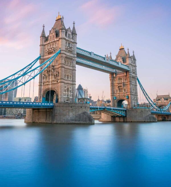 Tower Bridge all'alba, Londra
